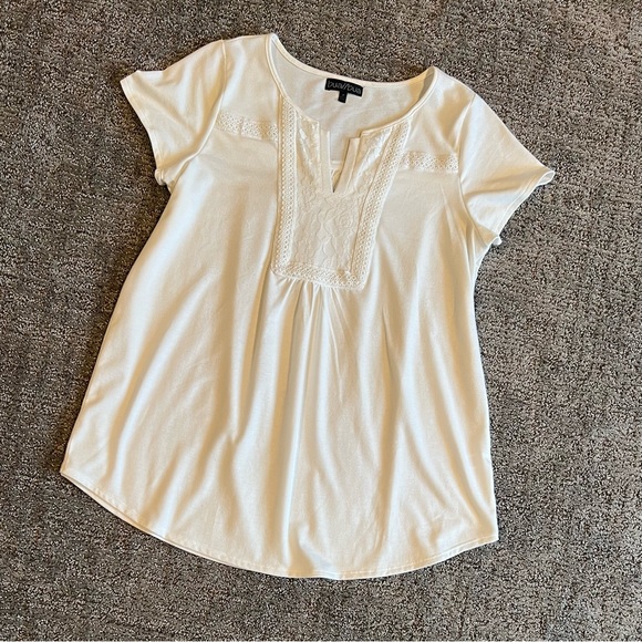 Bua//Bua Tops - NEW WITHOUT TAGS - BUA//BUA Cream Colored Top w/Lace Detailing Size MEDIUM
